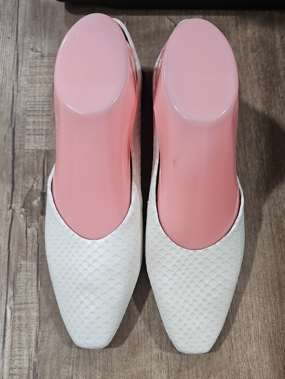 Saks Fifth Avenue White Textured Slip-On Mules. Size 8.5 Super Cute Flata Bin 8